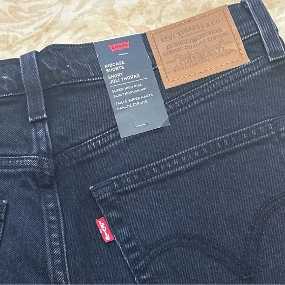 Levi's Ribcage Shorts - Picture 3 of 10